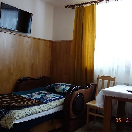 Dom Mlodziezowy W Polanie Daire Serednie Male Dış mekan fotoğraf
