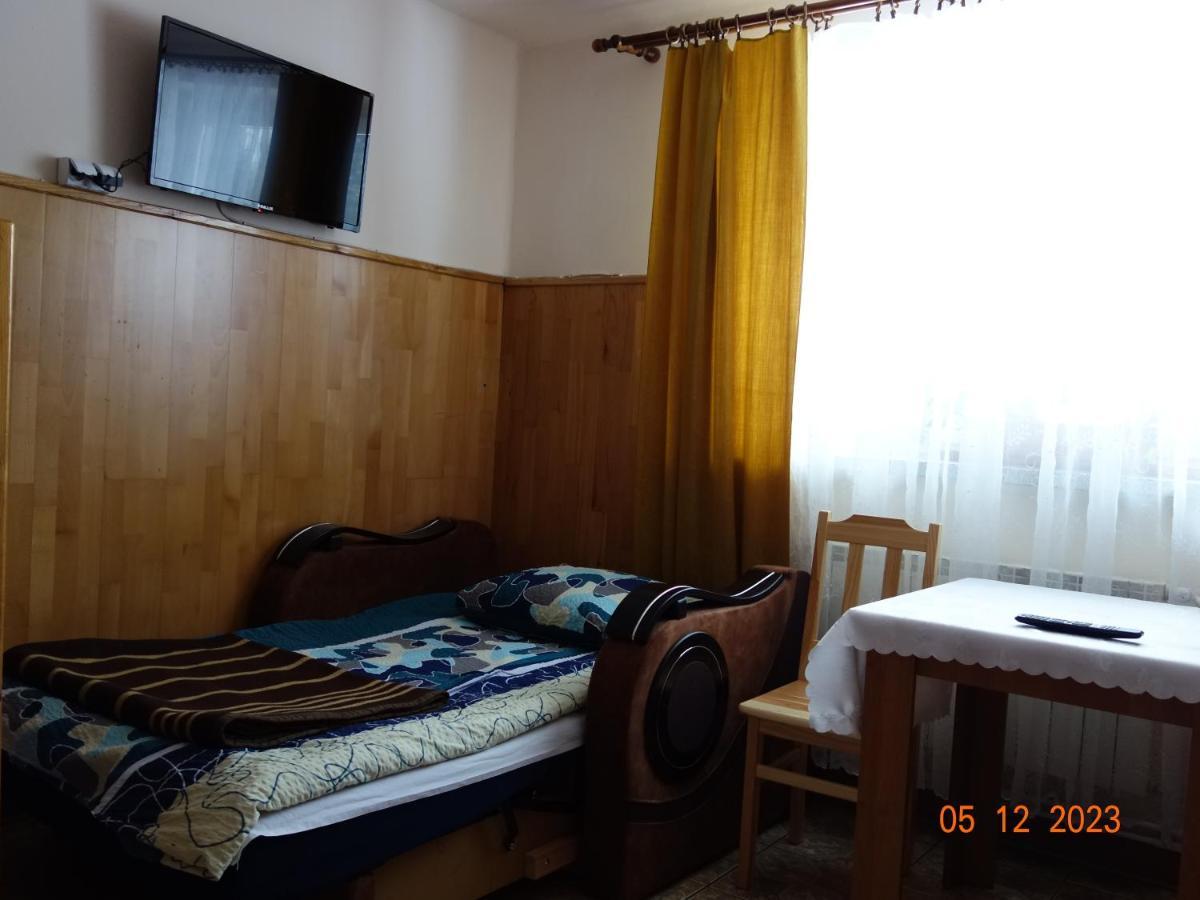 Dom Mlodziezowy W Polanie Daire Serednie Male Dış mekan fotoğraf