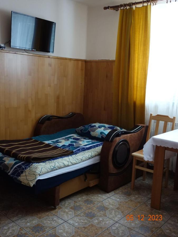 Dom Mlodziezowy W Polanie Daire Serednie Male Dış mekan fotoğraf